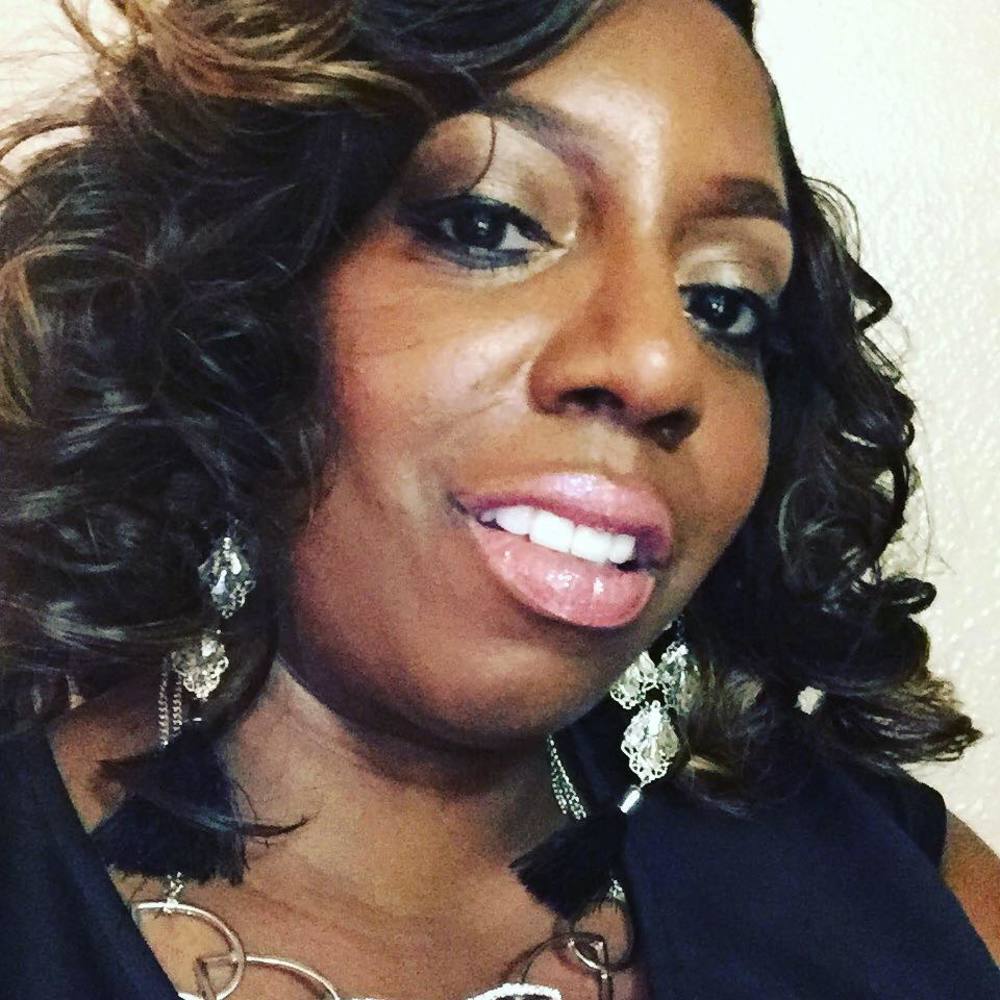 Meet your Posher, Demia m.